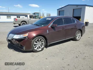 2009 Lincoln MKS z VIN 1LNHM93R69G611527, wystawiony jako Copart lot #53826935 z przebiegiem 98 704 mil mil oraz Szkoda całkowita • Salvage title. Historia ofert i sprzedaży dostępna na DreamBid. Obrazek 1.