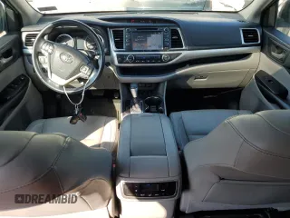 2018 Toyota Highlander SE with VIN 5TDJZRFH5JS536369, listed as a Copart auction lot 61564955 with 130,185 mi miles and Salvage title. Bid and sale history available at DreamBid. Image 8.