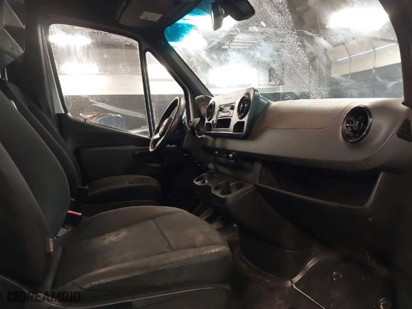 2019 Mercedes-Benz Sprinter Cargo Van with VIN WD3PF0CD2KT005286, listed as a IAAI auction lot 41667266 with 153,801 mi miles. Bid and sale history available at carsss.com. Image 5.