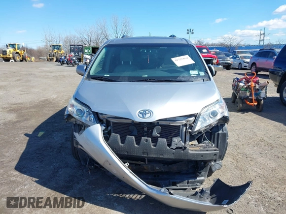 2017 Toyota Sienna XLE Auto Access Seat with VIN 5TDYZ3DC0HS784509, listed as a IAAI auction lot 41725664 with 69,990 mi miles. Bid and sale history available at carsss.com. Image 11.