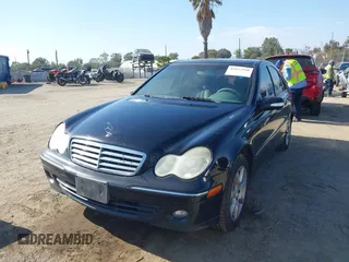 2007 Mercedes-Benz C with VIN WDBRF54J07F839688, listed as a IAAI auction lot 42157558 with 138,518 mi miles and . Bid and sale history available at DreamBid. Image 17.