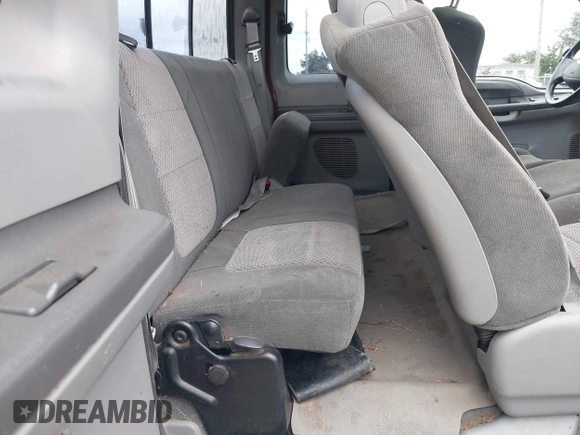 2003 Ford F-250 XL z VIN 1FTNX21L73EB63953, wystawiony jako IAAI lot #42117748 z przebiegiem 165 378 mil mil oraz . Historia ofert i sprzedaży dostępna na DreamBid. Obrazek 8.