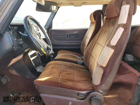 1983 Saab 900 z VIN YS3AS33S4D2012751, wystawiony jako Copart lot #78458984 z przebiegiem 219 035 mil mil oraz Czysty tytuł • Clean title. Historia ofert i sprzedaży dostępna na DreamBid. Obrazek 7.