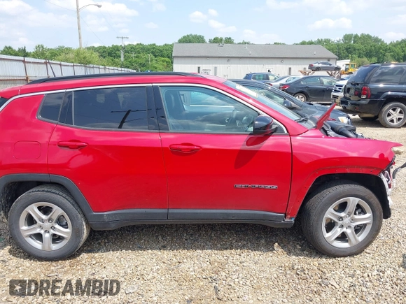 2024 Jeep Compass Latitude z VIN 3C4NJDBN5RT579943, wystawiony jako IAAI lot #42461866 z przebiegiem 18 241 mil mil oraz . Historia ofert i sprzedaży dostępna na DreamBid. Obrazek 14.