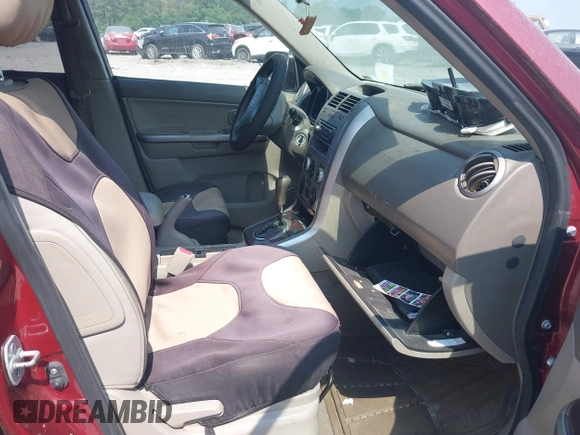 2006 Suzuki Grand Vitara Luxury z VIN JS3TE947164104865, wystawiony jako IAAI lot #42364904 z przebiegiem 189 000 mil mil oraz . Historia ofert i sprzedaży dostępna na DreamBid. Obrazek 5.
