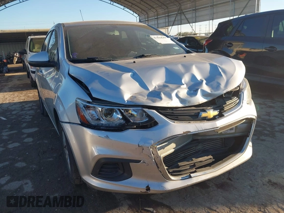 2018 Chevrolet Sonic LT z VIN 1G1JD5SB4J4104210, wystawiony jako IAAI lot #41048847 z przebiegiem 65 583 mil mil oraz . Historia ofert i sprzedaży dostępna na DreamBid. Obrazek 6.