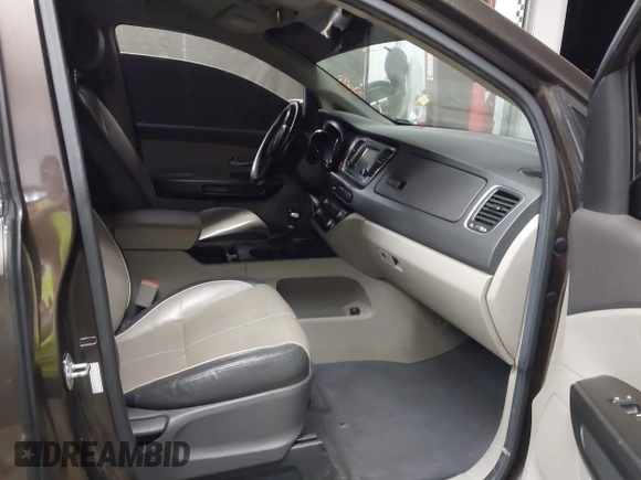 2017 Kia Sedona LX with VIN KNDMB5C17H6248168, listed as a IAAI auction lot 41881875 with 213,977 mi miles. Bid and sale history available at carsss.com. Image 5.