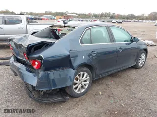 2010 Volkswagen Jetta Sedan Limited with VIN 3VWRX7AJ0AM009019, listed as a IAAI auction lot 41413050 with 164,752 mi miles. Bid and sale history available at carsss.com. Image 4.