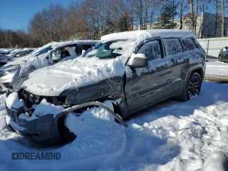 2020 Jeep Grand Cherokee Laredo E z VIN 1C4RJFAG7LC122571, wystawiony jako Copart lot #89097015 z przebiegiem 76 365 mil mil oraz Szkoda całkowita • Salvage title. Historia ofert i sprzedaży dostępna na DreamBid. Obrazek 1.