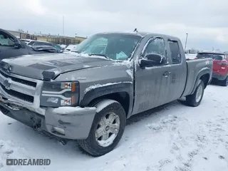 2009 Chevrolet Silverado 1500 LT w/1LT with VIN 2GCEK190691107726, listed as a IAAI auction lot 41402678 with 199,346 mi miles. Bid and sale history available at carsss.com. Image 17.