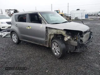 2016 Kia Soul with VIN KNDJN2A21G7242900, listed as a IAAI auction lot 41082800 with 122,160 mi miles. Bid and sale history available at carsss.com. Image 1.