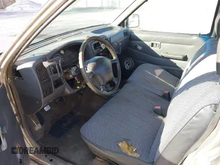 1997 Nissan Frontier XE z VIN 1N6SD11S4VC423962, wystawiony jako IAAI lot #41464320 z przebiegiem 237 987 mil mil oraz . Historia ofert i sprzedaży dostępna na DreamBid. Obrazek 5.