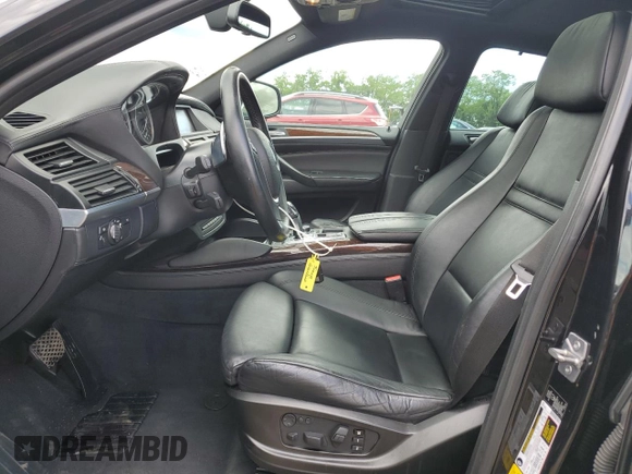 2012 BMW X6 50i z VIN 5UXFG8C51CLZ97393, wystawiony jako Copart lot #58407285 z przebiegiem 128 040 mil mil oraz Szkoda całkowita • Salvage title. Historia ofert i sprzedaży dostępna na DreamBid. Obrazek 7.