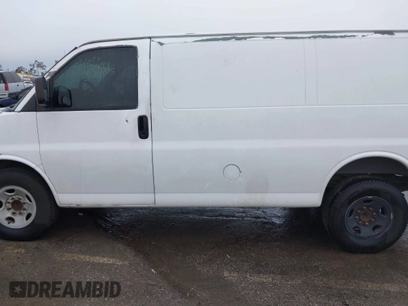 2007 Chevrolet Express Cargo Van with VIN 1GCGG25V271204099, listed as a IAAI auction lot 41786959 with 195,383 mi miles. Bid and sale history available at carsss.com. Image 14.