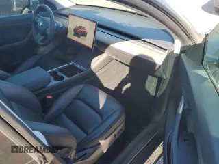2022 Tesla Model Y Long Range z VIN 7SAYGAEE5NF430627, wystawiony jako Copart lot #89192355 z przebiegiem 35 107 mil mil oraz Szkody całkowita. Historia ofert i sprzedaży dostępna na DreamBid. Obrazek 8.