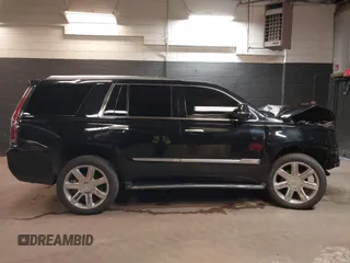 2017 Cadillac Escalade Luxury z VIN 1GYS4BKJXHR357489, wystawiony jako IAAI lot #39243523 z przebiegiem 60 265 mil mil oraz . Historia ofert i sprzedaży dostępna na DreamBid. Obrazek 12.