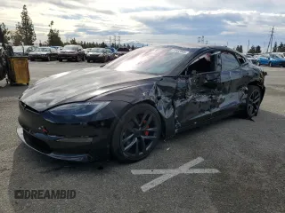 2024 Tesla Model S Plaid z VIN 5YJSA1E6XRF539295, wystawiony jako Copart lot #41582005 z przebiegiem Nie podano mil oraz Szkoda całkowita • Salvage title. Historia ofert i sprzedaży dostępna na DreamBid. Obrazek 1.