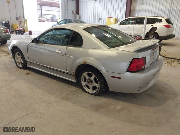 2001 Ford Mustang Standard with VIN 1FAFP40441F231441, listed as a IAAI auction lot 41973346 with 152,084 mi miles. Bid and sale history available at carsss.com. Image 3.