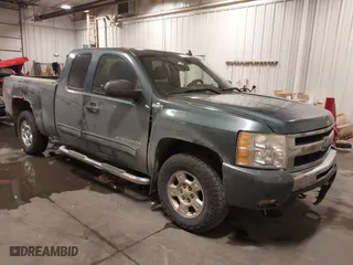 2009 Chevrolet Silverado 1500 LT with VIN 1GCEK29099Z286552, listed as a IAAI auction lot 41645344 with 253,177 mi miles. Bid and sale history available at carsss.com. Image 1.