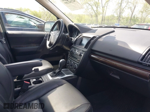 2013 Land Rover LR2 HSE Lux z VIN SALFT2BG6DH364284, wystawiony jako IAAI lot #42162205 z przebiegiem 75 983 mil mil oraz . Historia ofert i sprzedaży dostępna na DreamBid. Obrazek 5.