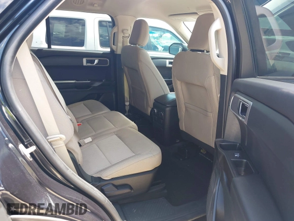 2021 Ford Explorer with VIN 1FMSK8BH0MGA04305, listed as a IAAI auction lot 42082051 with 70,858 mi miles. Bid and sale history available at carsss.com. Image 8.