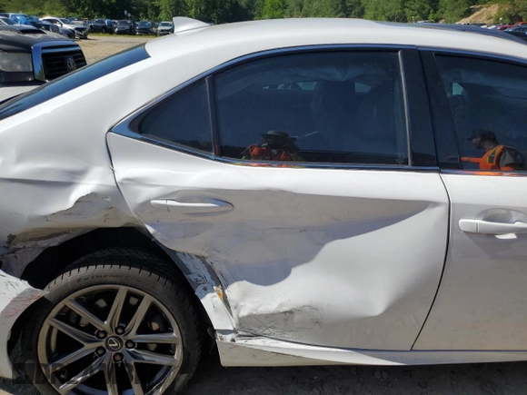 2020 Lexus IS 300 F Sport z VIN JTHG81F24L5040478, wystawiony jako Copart lot #61616525 z przebiegiem 69 672 mil mil oraz Szkoda całkowita • Salvage title. Historia ofert i sprzedaży dostępna na DreamBid. Obrazek 10.