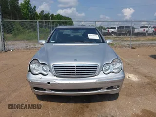 2003 Mercedes-Benz C 320 z VIN WDBRF64J73F341438, wystawiony jako IAAI lot #42371572 z przebiegiem 228 061 mil mil oraz . Historia ofert i sprzedaży dostępna na DreamBid. Obrazek 13.