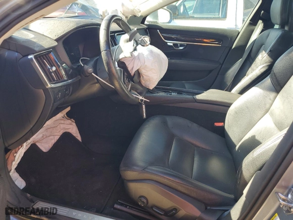 2018 Volvo S90 Momentum with VIN LVY102AK4JP057142, listed as a Copart auction lot 77580134 with 86,809 mi miles and Clean Title. Bid and sale history available at carsss.com. Image 7.