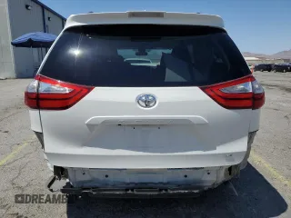 2018 Toyota Sienna LE Auto Access Seat with VIN 5TDKZ3DC4JS920443, listed as a Copart auction lot 58935935 with 128,045 mi miles and Salvage title. Bid and sale history available at DreamBid. Image 6.