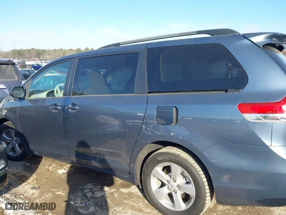 2014 Toyota Sienna LE AAS with VIN 5TDKK3DC8ES498784, listed as a IAAI auction lot 41399536 with 164,350 mi miles. Bid and sale history available at carsss.com. Image 14.