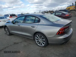 2020 Volvo S60 Momentum with VIN 7JR102FK1LG064926, listed as a Copart auction lot 42684723 with 29,109 mi miles. Bid and sale history available at carsss.com. Image 2.