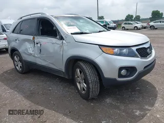 2013 Kia Sorento EX с VIN 5XYKUDA29DG361764, выставлен на аукционе IAAI как лот 42437005 с пробегом 191 544 миль миль и . История ставок и продаж доступна на DreamBid. Изображение 1.