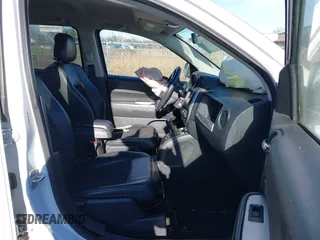 2014 Jeep Compass Latitude with VIN 1C4NJCEB0ED660019, listed as a IAAI auction lot 41200065 with 185,174 mi miles. Bid and sale history available at carsss.com. Image 5.