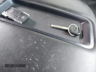 2015 GMC Sierra 1500 SLE z VIN 1GTV2UEC3FZ212843, wystawiony jako IAAI lot #42030130 z przebiegiem Nie podano mil oraz . Historia ofert i sprzedaży dostępna na DreamBid. Obrazek 11.