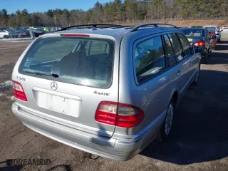 2000 Mercedes-Benz E-Class with VIN WDBJH82JXYX042288, listed as a IAAI auction lot 41412877 with 208,268 mi miles. Bid and sale history available at carsss.com. Image 4.