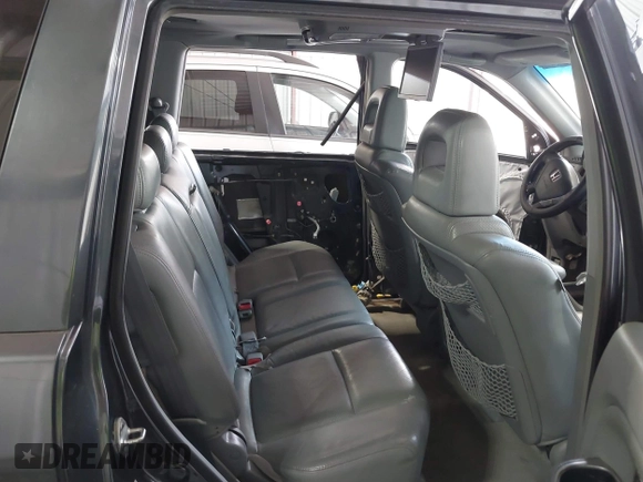 2005 Honda Pilot EX-L with VIN 5FNYF18505B040501, listed as a IAAI auction lot 41810441 with 237,369 mi miles. Bid and sale history available at carsss.com. Image 8.