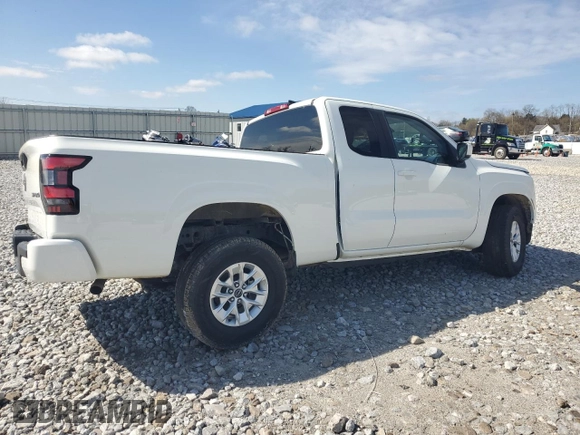2024 Nissan Frontier SV z VIN 1N6ED1CM9RN671355, wystawiony jako Copart lot #51690195 z przebiegiem 2 001 mil mil oraz Szkoda całkowita • Salvage title. Historia ofert i sprzedaży dostępna na DreamBid. Obrazek 3.
