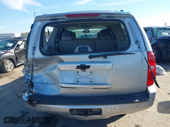 2014 Chevrolet Suburban LT with VIN 1GNSCJE0XER131638, listed as a IAAI auction lot 41305777 with 200,962 mi miles. Bid and sale history available at carsss.com. Image 16.