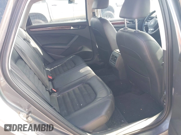 2013 Volkswagen Passat SEL Premium z VIN 1VWCP7A35DC013404, wystawiony jako IAAI lot #42452886 z przebiegiem Nie podano mil oraz . Historia ofert i sprzedaży dostępna na DreamBid. Obrazek 8.