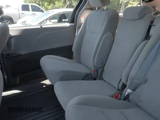 2020 Toyota Sienna LE Auto Access Seat с VIN 5TDKZ3DC3LS053328, выставлен на аукционе IAAI как лот 42184135 с пробегом 65 300 миль миль и . История ставок и продаж доступна на DreamBid. Изображение 8.