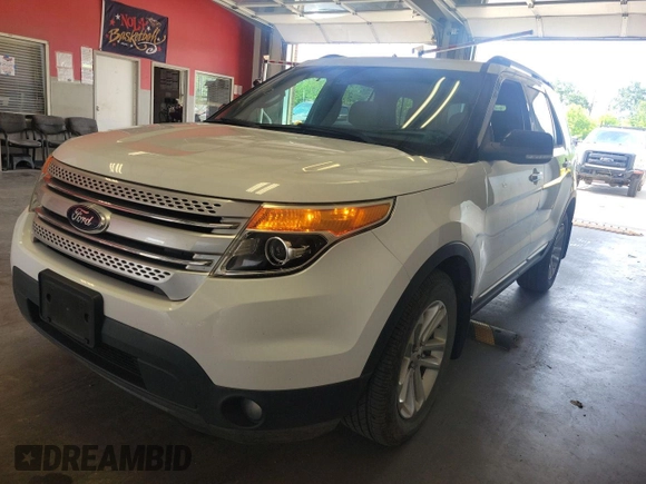 2014 Ford Explorer XLT with VIN 1FM5K7D8XEGA33820, listed as a IAAI auction lot 42734087 with 146,730 mi miles and . Bid and sale history available at DreamBid. Image 3.