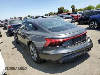 2022 Audi e-tron GT Prestige z VIN WAUDJBFW9N7004503, wystawiony jako Copart lot #57742104 z przebiegiem 27 457 mil mil oraz Szkody całkowita. Historia ofert i sprzedaży dostępna na DreamBid. Obrazek 2.