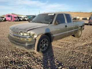 2001 Chevrolet Silverado 1500 with VIN 2GCEC19W311130130, listed as a Copart auction lot 81270584 with 281,025 mi miles and Salvage Title. Bid and sale history available at carsss.com. Image 1.
