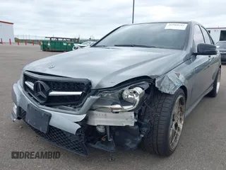 2013 Mercedes-Benz C 300 Sport с VIN WDDGF8AB1DR256425, выставлен на аукционе IAAI как лот 42560342 с пробегом 119 440 миль миль и . История ставок и продаж доступна на DreamBid. Изображение 6.