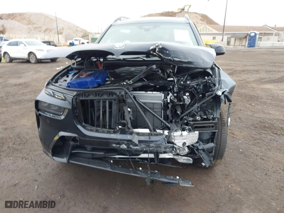 2025 BMW X7 M60i with VIN 5UX33EM08S9X65854, listed as a IAAI auction lot 41689675 with 2,595 mi miles. Bid and sale history available at carsss.com. Image 6.