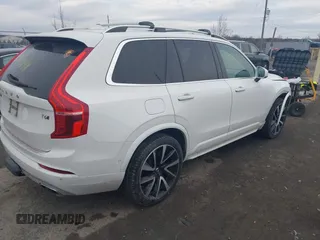 2018 Volvo XC90 Momentum with VIN YV4A22PK4J1321548, listed as a IAAI auction lot 41865899 with 122,568 mi miles. Bid and sale history available at carsss.com. Image 4.