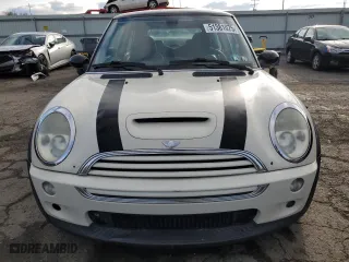 2004 MINI Cooper Hardtop S with VIN WMWRE334X4TD89355, listed as a Copart auction lot 51381075 with 128,293 mi miles and Clean Title. Bid and sale history available at carsss.com. Image 5.