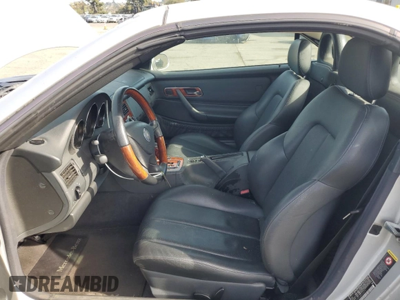 2002 Mercedes-Benz SLK 320 z VIN WDBKK65F22F253077, wystawiony jako Copart lot #50562985 z przebiegiem 152 195 mil mil oraz Szkoda całkowita • Salvage title. Historia ofert i sprzedaży dostępna na DreamBid. Obrazek 7.