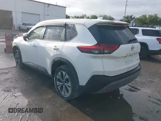 2023 Nissan Rogue SV z VIN JN8BT3BA1PW430591, wystawiony jako IAAI lot #40313297 z przebiegiem 2981 mil mil oraz . Historia ofert i sprzedaży dostępna na DreamBid. Obrazek 3.