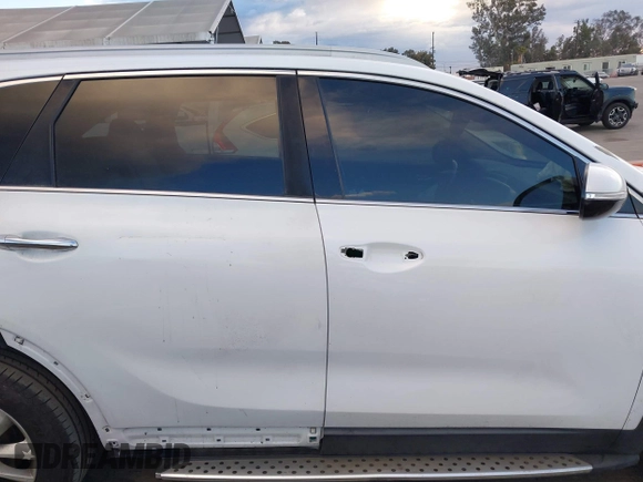 2016 Kia Sorento LX with VIN 5XYPG4A38GG075284, listed as a IAAI auction lot 41233974 with 126,044 mi miles. Bid and sale history available at carsss.com. Image 13.